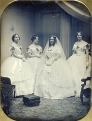 Une mariée et ses demoiselles d