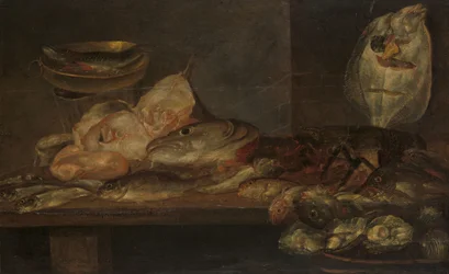 Nature morte avec poissons, homard et huîtres sur une table à proximité