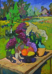 Nature morte dans un jardin en fleurs de lilas