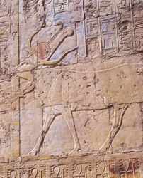 Relief peint de la déesse Hathor sous forme de vache