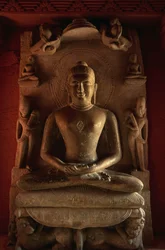 Statue de Tirthankara, temple jaïn n° 24, Deogarh, Uttar Pradesh, Inde, 8ème-17ème siècle