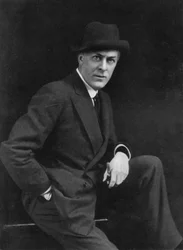 Sir George Alexander 1858-1918, acteur-directeur de théâtre, 1911-1912