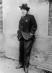 Misia Nathanson future Misia Sert, habillée en homme, c. 1900, photo Alfred Natanson