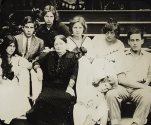 Sans titre (Hedwig, la mère de Stieglitz, avec ses petits-enfants sur les marches d