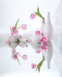 Réflexions sur les tulipes roses