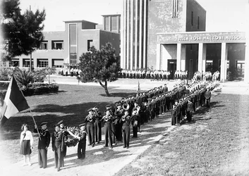 Villa Rosa Maltoni Mussolini : fanfare et parade des jeunes élèves