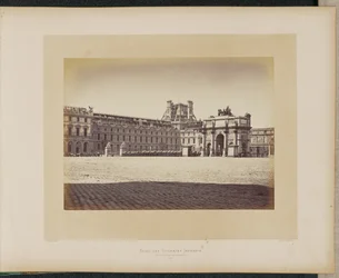 Palais des Tuileries incendié. Vue de la place du Carrousel.