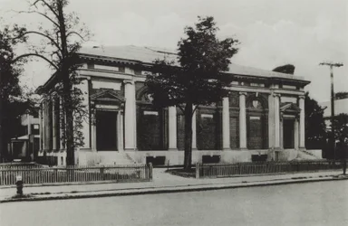 Université de Harvard : Nouveau hall de conférence (photo n/b)