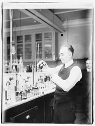 Chimiste du Bureau des recettes internes G.F. Beyer