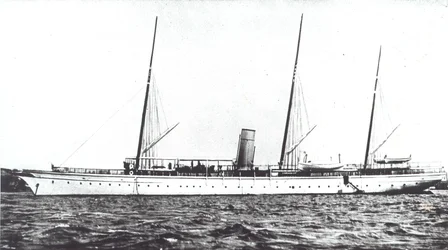 Yacht de luxe de John Astor, vers 1910 (photo en noir et blanc)