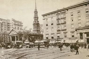 Chapelle St Paul et Astor House, près de City Hall Park, New York, 1892