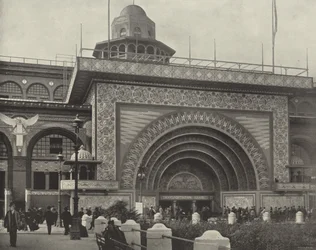 La porte dorée du bâtiment des transports