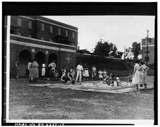 Bassin de pataugeoire, Techwood Homes (logements publics), délimité par North Avenue, Parker Street, William Street et Lovejoy Street, Atlanta, comté de Fulton, GA, vers 1940