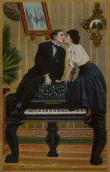 Un exercice au piano, ou un baiser sur le Steinway (photo)