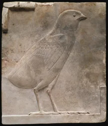 Plaque représentant un poussin de caille