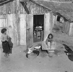 LES ENFANTS LAVENT LE LINGE, Crotone