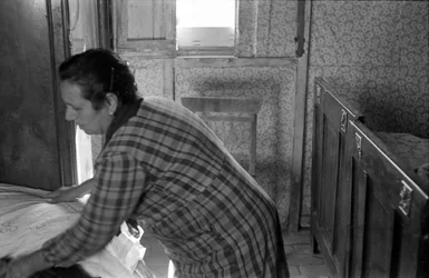 FEMME AU FOYER CROTONAISE