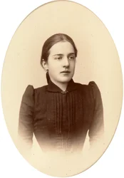 Alexandra Treugut, vers 1888-1892