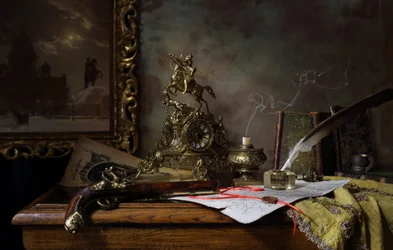 Bureau avec pistolet à silex