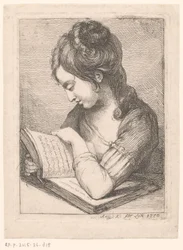 Jeune femme lisant à une table, son coude reposant sur un livre