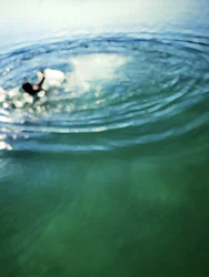 Surfeur sous la surface