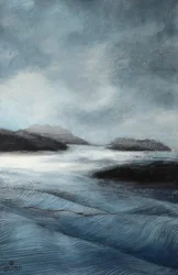 Vagues brumeuses au bord de la mer