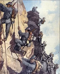 Première Guerre mondiale : chasseurs alpins italiens escaladant un mur dans les Alpes italiennes