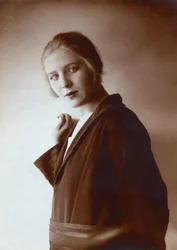 Izabella Danilovna Yurieva (1899-2000), Anonyme