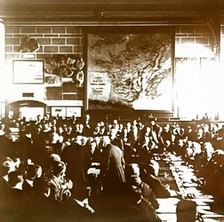 Photographie - Plaque de verre stéréoscopique sur la Première Guerre mondiale : Signature du traité de Saint-Germain le 10 septembre