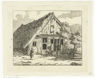 Femme debout devant une maison à Staphorst