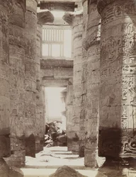 Salle hypostyle du temple de Karnak, vue de la salle hypostyle
