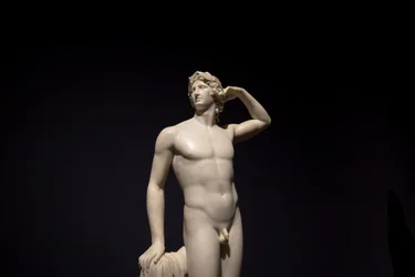 Sculpture antique Apollon se couronnant - 1782 - Antonio Canova, 2019