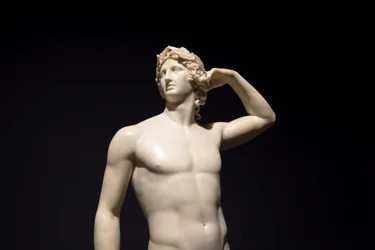 Sculpture antique Apollon se couronnant - 1782 - Antonio Canova, 2019