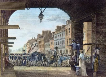 High Street, de la place du marché de campagne, avec le cortège en