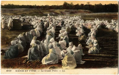 La grande prière des musulmans, Algérie. Carte postale de la collection de Selva.