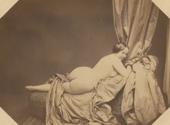 Nu académique, allongé sur un sofa, v. 1855