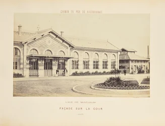 Gare de Montargis, Façade sur la Cour