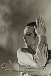 Carte postale de Robert Helpmann (1909-86) dans « The Wanderer », 1941