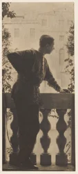 [Autoportrait] / [Adolf de Meyer au balcon du palais Balbi-Valier, Venise, Italie]