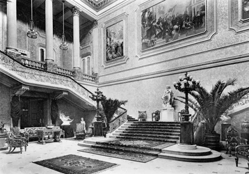 La grande salle, Stafford House, 1908