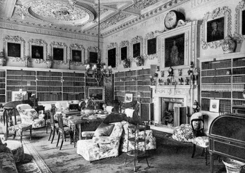 La bibliothèque, Chesterfield House, 1908