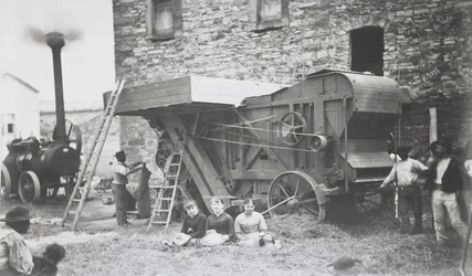 Machine à battre à vapeur, Mons, 1883