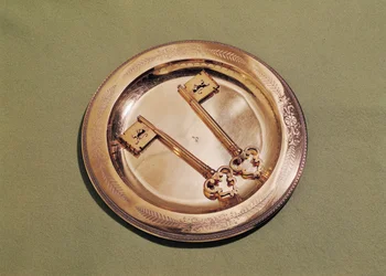 Clés de Gand sur une assiette (argent et métal doré)