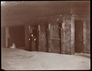 Ethel Barrymore dans le hall du Théâtre Hudson à New York, 1903