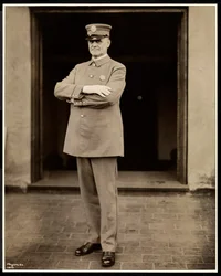 Portrait du plus grand policier à l