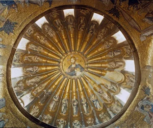 Turquie, Istanbul, Église de Saint-Sauveur-in-Chora (Karyie Camii). Dôme sud du narthex avec le Christ au centre. Art byzantin réalisé entre 1315 et 1321