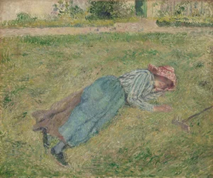 Fille couchée dans l