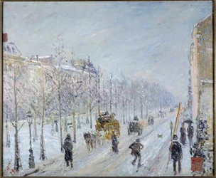 Boulevard parisien avec neige