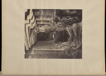 [Madura. Palais [de Trimul Naik], Vista dans une arcade du quadrilatère.