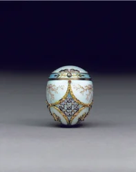 Rare bonbonnière en œuf bijouté bicolore, 1896-1908
